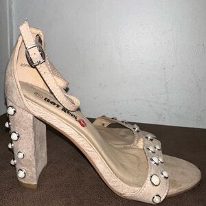 HOT KISS PEARL BEIGE ANKLE STRAP BLOCK HEELS